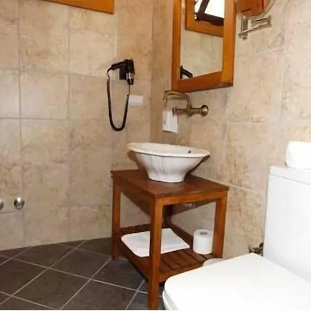 Nazhan בית הארחה 3*