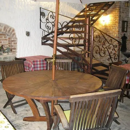 Nazhan セルチュク